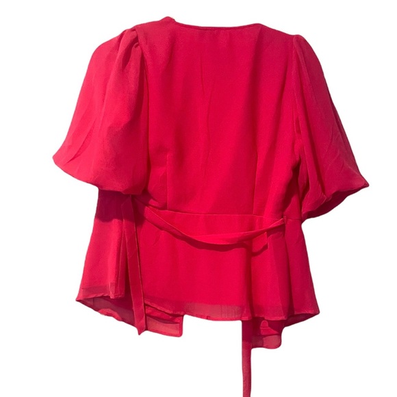 2 for $30 ⭐️NWOT Vero Moda Super Cute Wrap Top - Picture 7 of 7